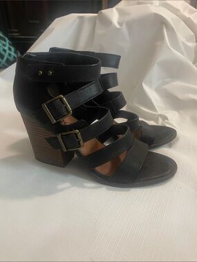 Mudd Black Strappy Block Heel Sandals with Buckles